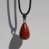 Pendentif naturel en jaspe rouge goutte