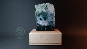 Agate « mousse » sur socle (246gr)